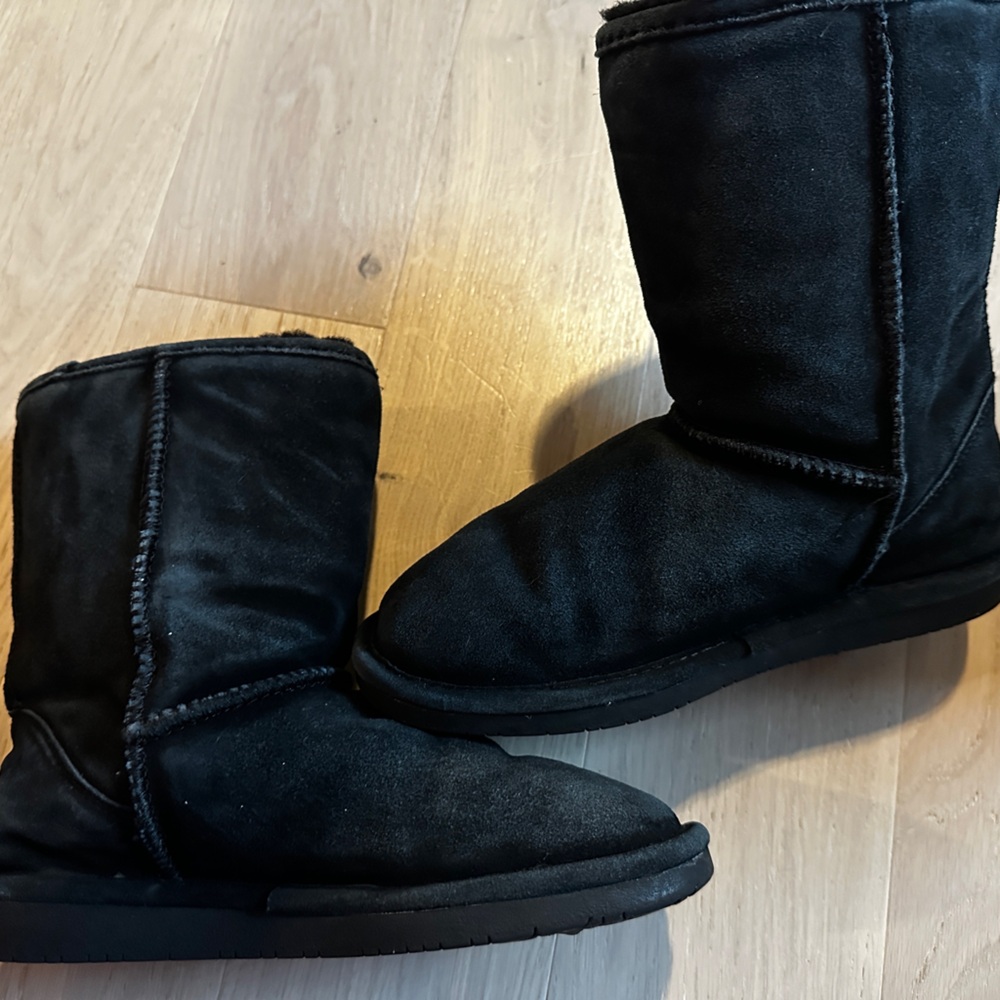 BearPaw Emma Short Boot Sheepskin Wool and Suede